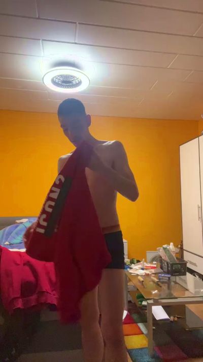 Kinkyyoungboy live cam on Cam4