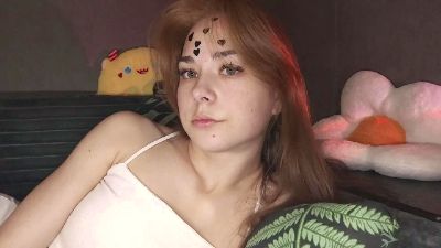 KiraAlvarran live cam on Cam4