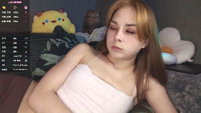 KiraAlvarran live cam on Cam4