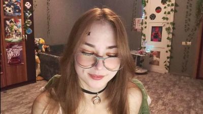 KiraAlvarran live cam on Cam4