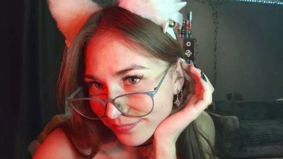 KiraAlvarran live cam on Cam4