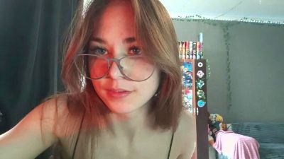 KiraAlvarran live cam on Cam4