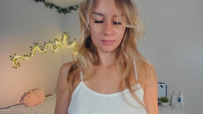 KiraRM live cam on Cam4