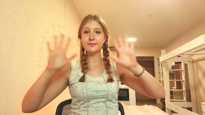 KirstinNeat live cam on Cam4