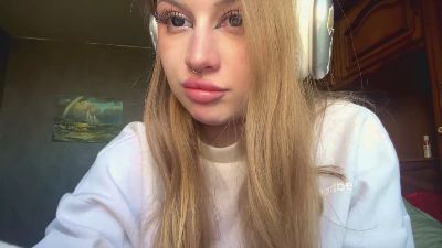 KirstinRuetz live cam on Cam4