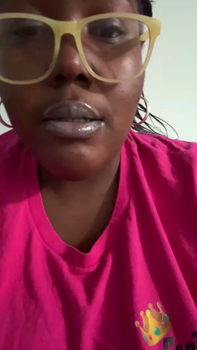 KissMeLeah live cam on Cam4