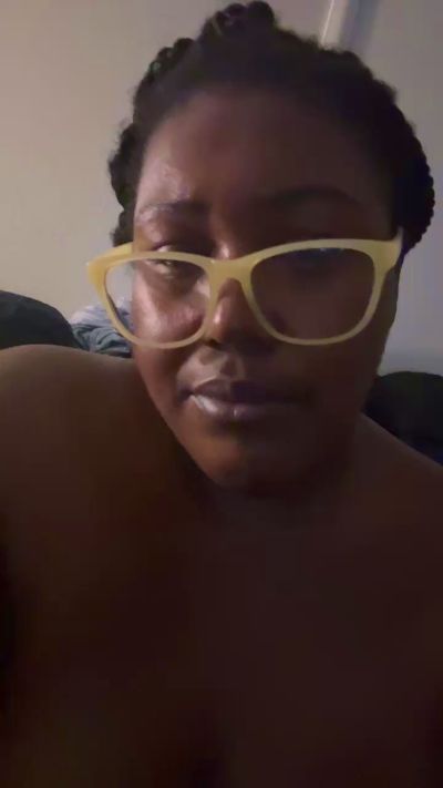 KissMeLeah live cam on Cam4