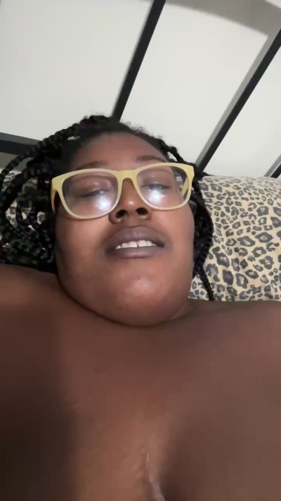 KissMeLeah live cam on Cam4