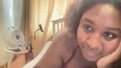 KissedByKloe live cam on Cam4