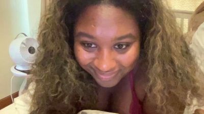 KissedByKloe live cam on Cam4