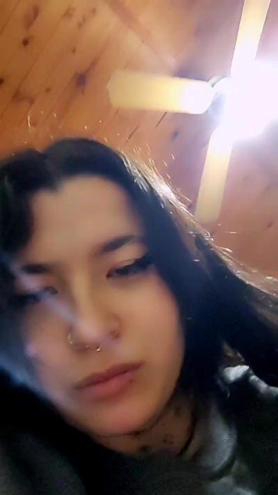 Kittty_1822 live cam on Cam4