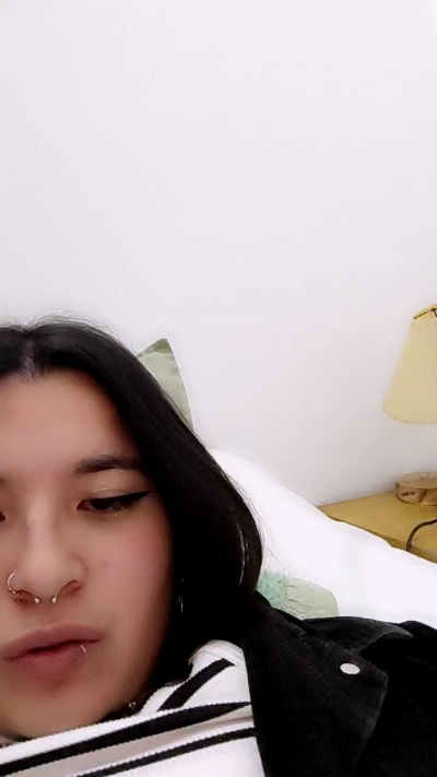 Kittty_1822 live cam on Cam4