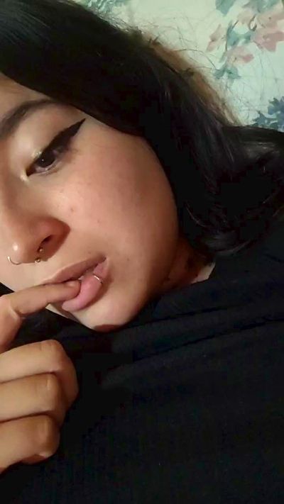 Kittty_1822 live cam on Cam4