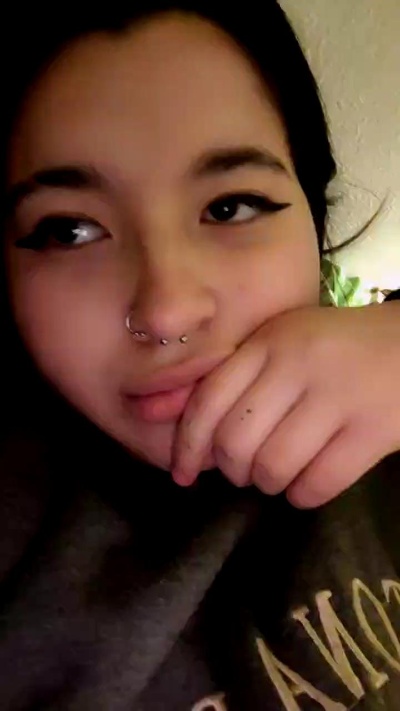 Kittty_1822 live cam on Cam4