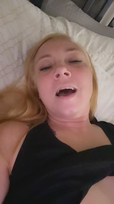 Kitty69 live cam on Cam4