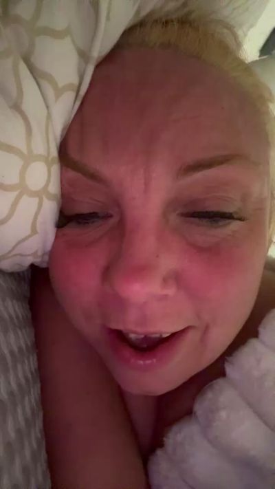 Kitty69 live cam on Cam4