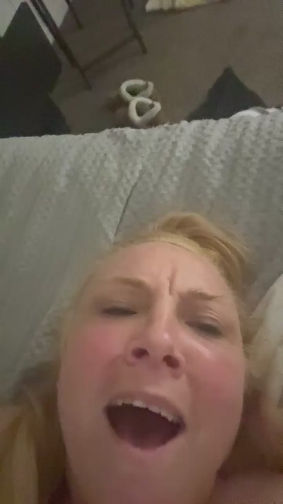 Kitty69 live cam on Cam4