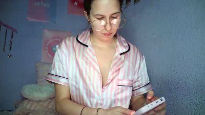 Kittyhot2569 live cam on Cam4