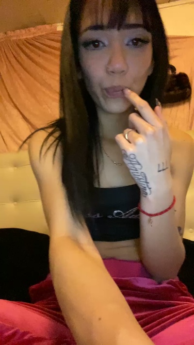 Kittyprettybby live cam on Cam4