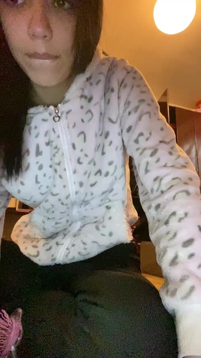 Kittyprettybby live cam on Cam4