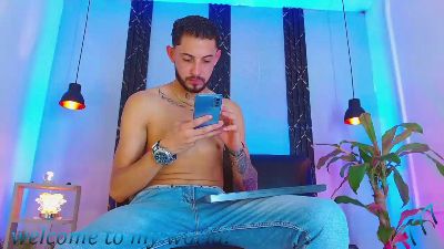 Klark_kent live cam on Cam4