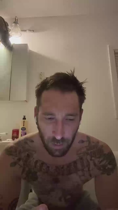 Krackendaddy live cam on Cam4