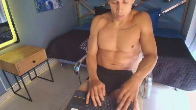Kratos_FITT live cam on Cam4