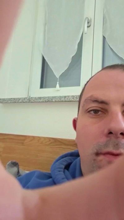 Krieger2022 live cam on Cam4