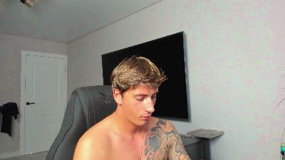 KrisHorten live cam on Cam4