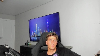 KrisHorten live cam on Cam4