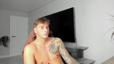 KrisHorten live cam on Cam4