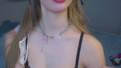 KrissyAkerson live cam on Cam4