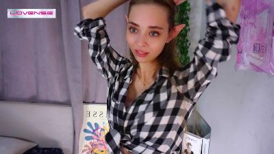 KrissyAkerson live cam on Cam4