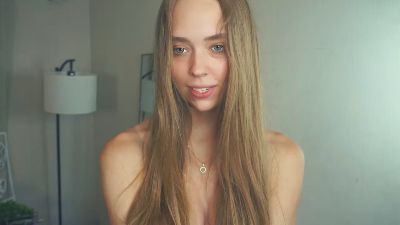 KrissyAkerson live cam on Cam4