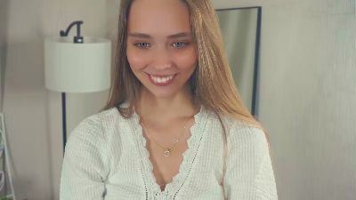 KrissyAkerson live cam on Cam4