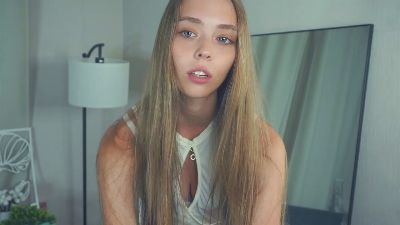 KrissyAkerson live cam on Cam4