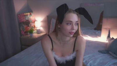KrissyAkerson live cam on Cam4