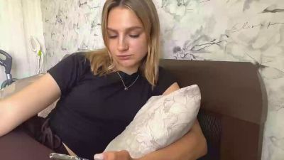 KristeenTippit live cam on Cam4