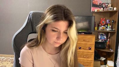 KristenHorwood live cam on Cam4