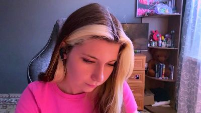 KristenHorwood live cam on Cam4