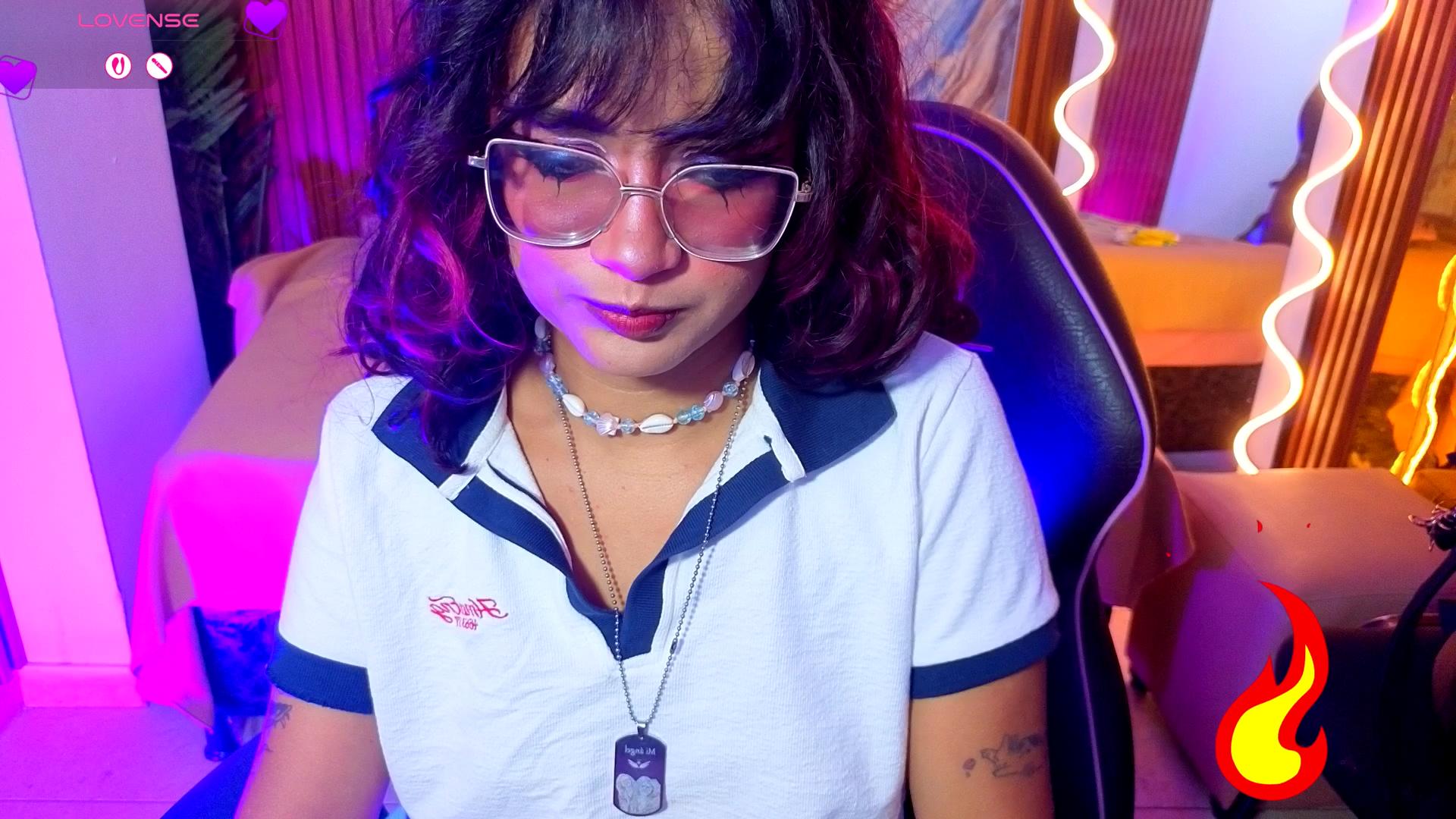 Kristen_tay live cam on Cam4