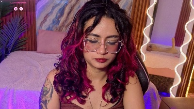 Kristen_tay live cam on Cam4