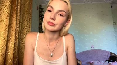 KristieBayles live cam on Cam4