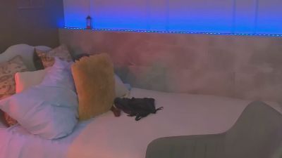 KylieMellow live cam on Cam4