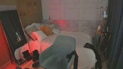 KylieMellow live cam on Cam4