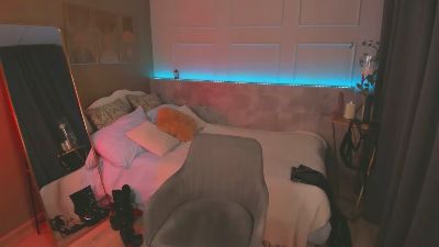 KylieMellow live cam on Cam4