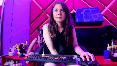 Kylie_Bloom live cam on Cam4