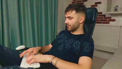 KyloEast live cam on Cam4