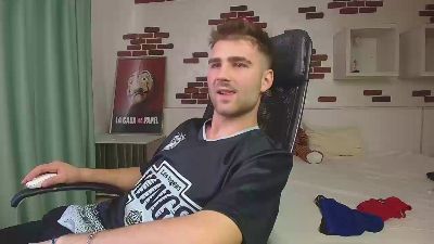 KyloEast live cam on Cam4