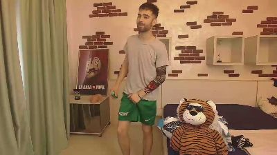 KyloEast live cam on Cam4